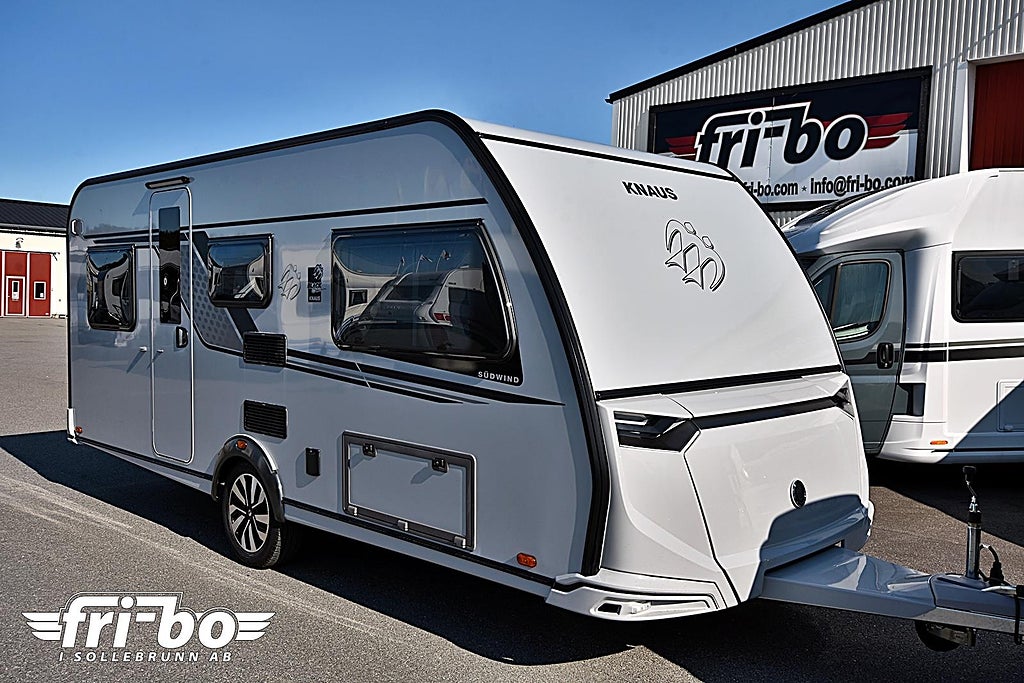 Knaus 500 EU Südwind Black Selection, Långbäddar