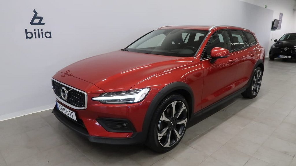 Volvo V60 Cross Country B5 AWD Bensin Advanced | Pano | H&K | 360-kamera