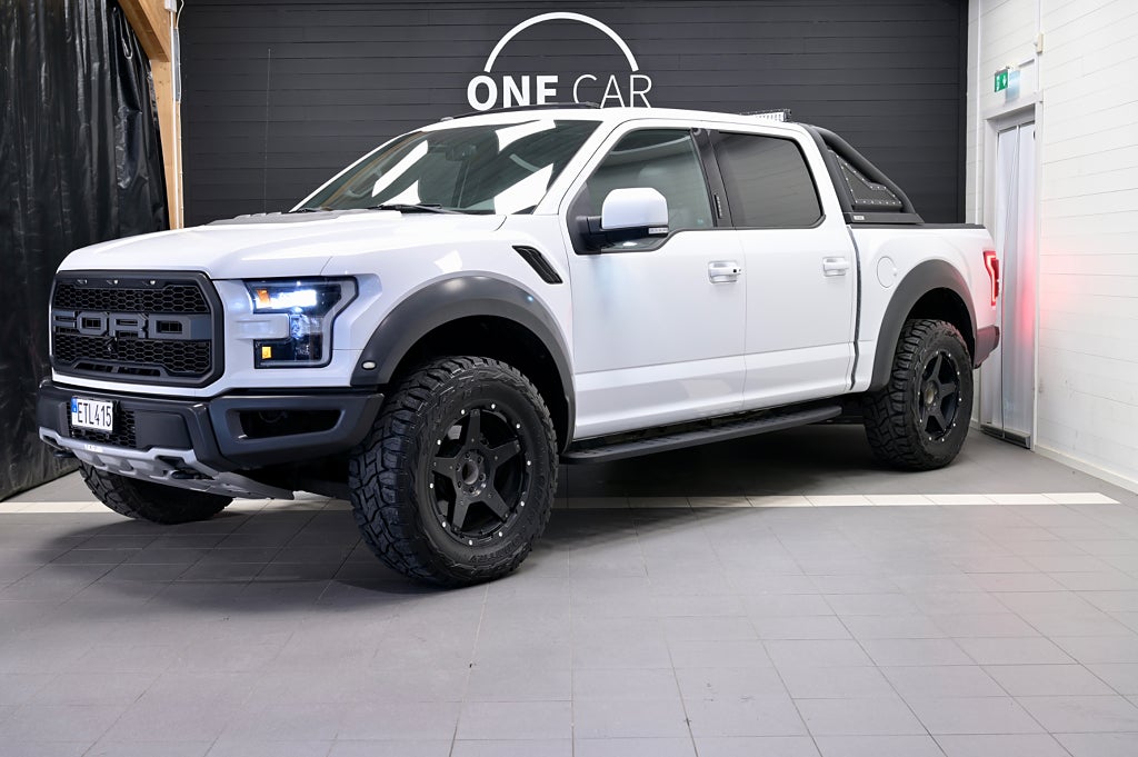 Ford F-150 Raptor SuperCrew MOMS Nyservad Nybesiktigad 456hk