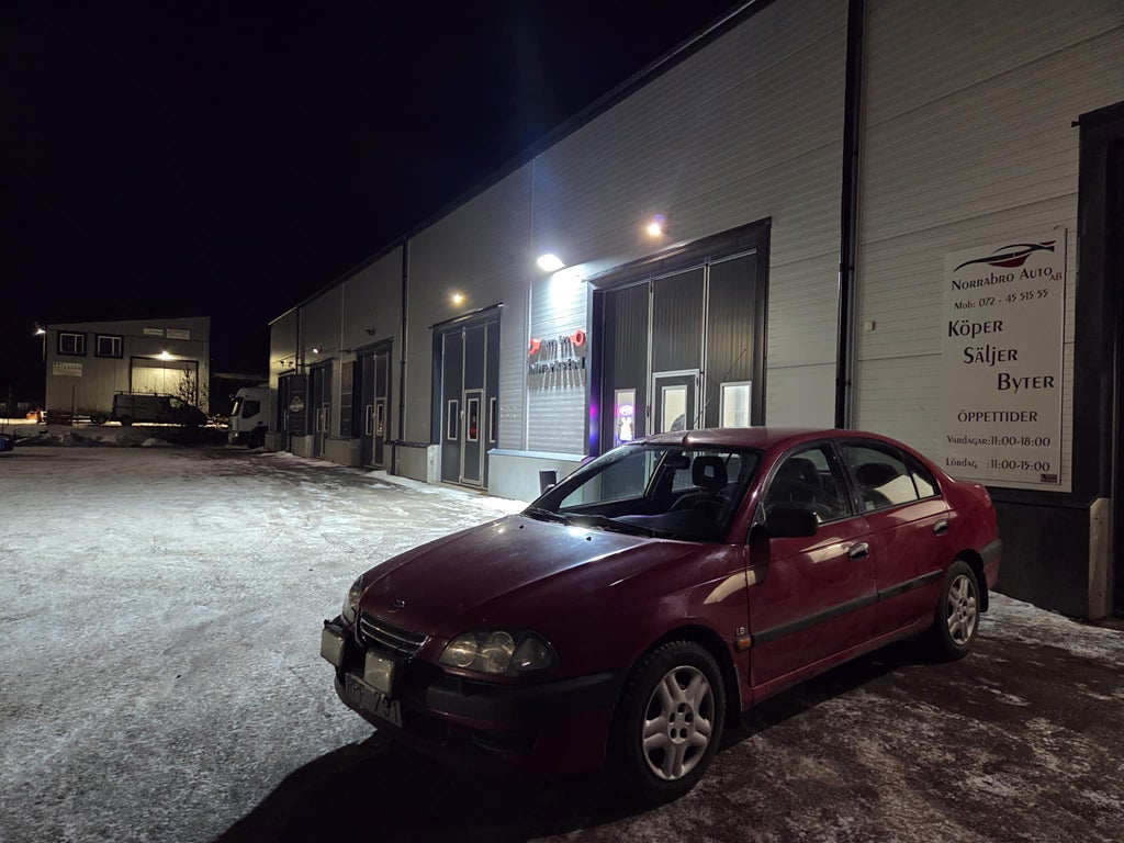 Toyota Avensis Sedan 1.8