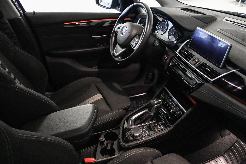 BMW 218 i Active Tourer Sport Line Navi HuD Drag B-kamera