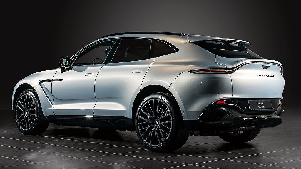 Aston Martin DBX har en fyrliters V8-motor på 550 hästkrafter. 