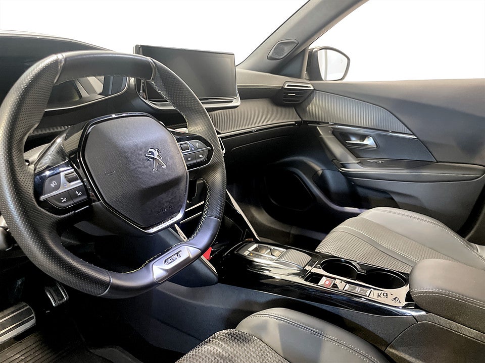 Bild på Peugeot 2008 GT 1.2 PT 130hk Aut B-KAMERA CARPLAY