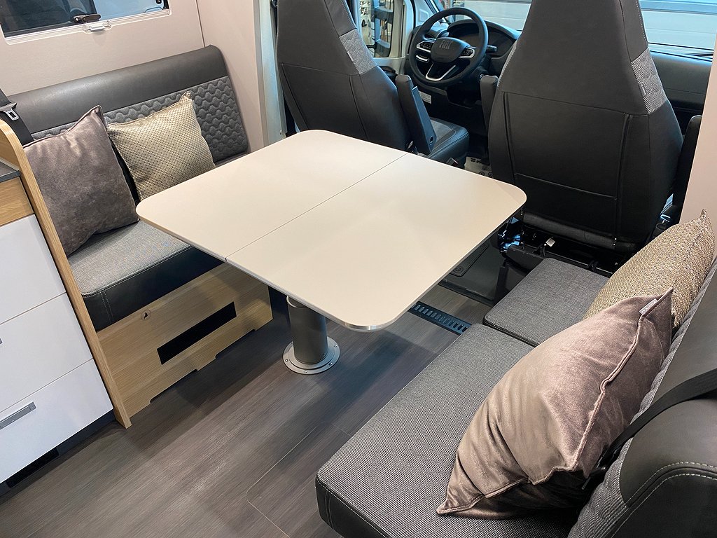 Adria Coral 670 DL Plus  3500 kg / Face to Face / Aut 140hk - Adria