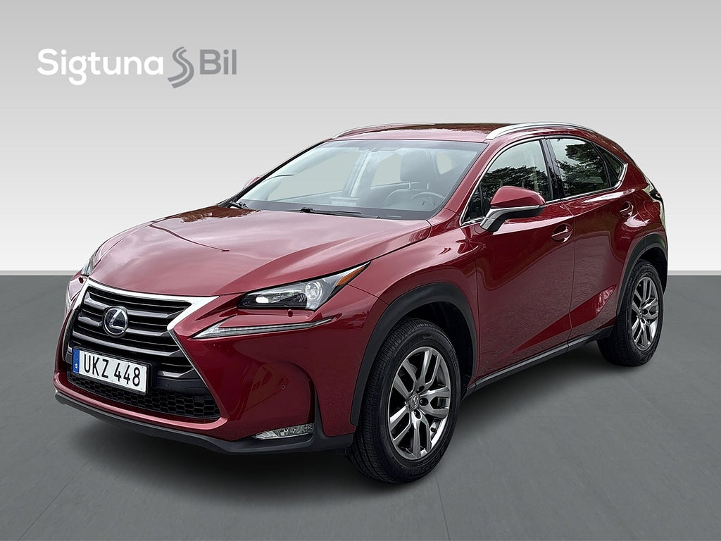 Lexus NX 300h AWD 2.5 AWD E-CVT Business Line  / Kamera