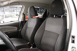 Halvkombi Toyota Yaris 12 av 19