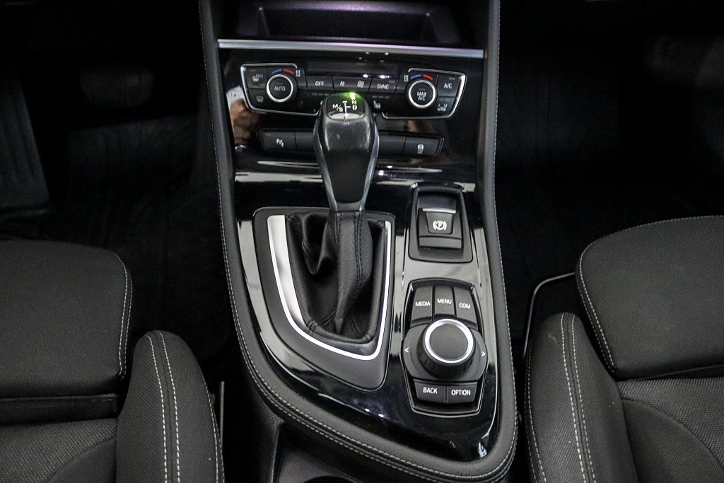 BMW 218 i Active Tourer Sport Line HiFi Dragkrok Kamera