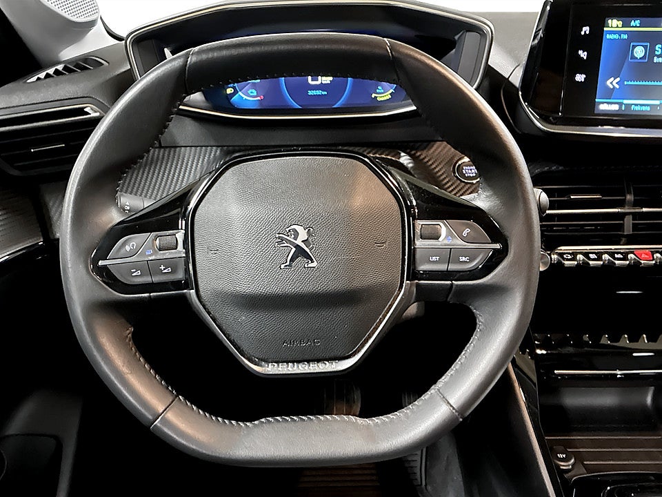 Bild på Peugeot E-208 Allure Pack 50kWh 136hk Aut B-KAMERA CARPLAY