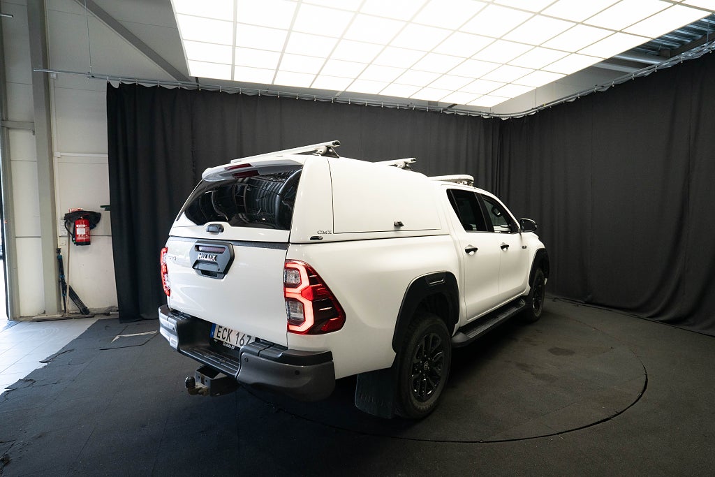 Toyota Hilux AWD Invincible KÅPA LÄDER D-VÄRM DRAG KAMERA JBL MOMS