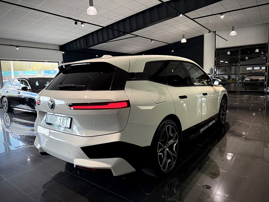 BMW iX xDrive40 Comfort Sport line 326 hk - bild 13