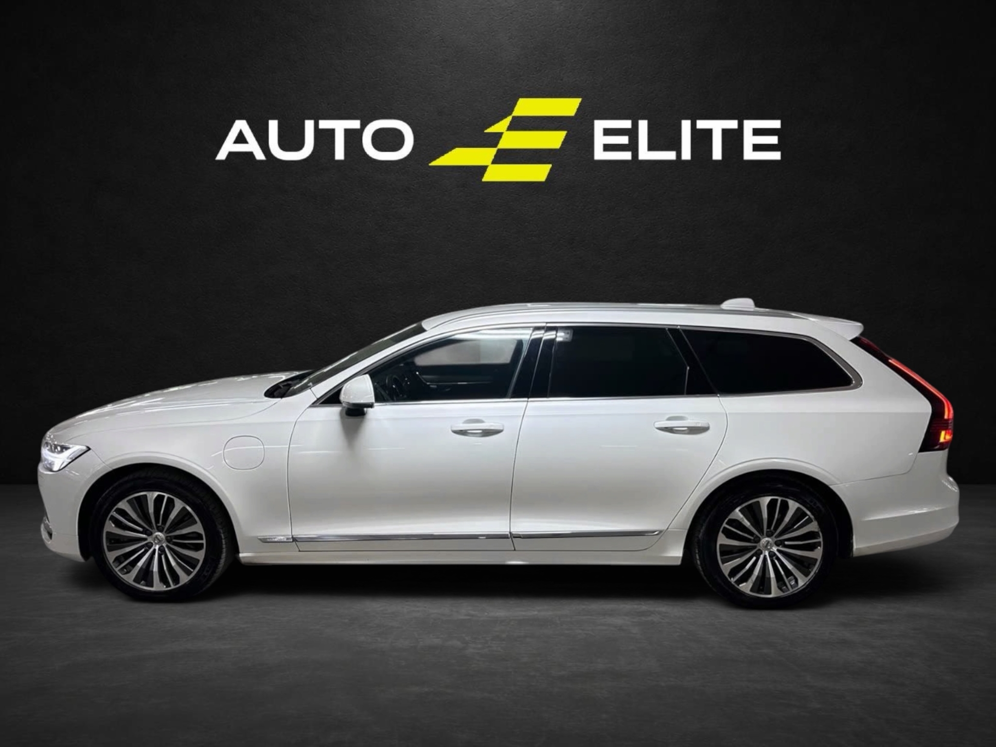 Volvo V90 Recharge T6 AWD INSCRIPTION 2023, bild 2/64