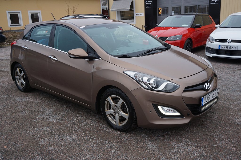 Hyundai i30 5-dörrar 1.6 CRDi Premium Aut Drag M-Värmare