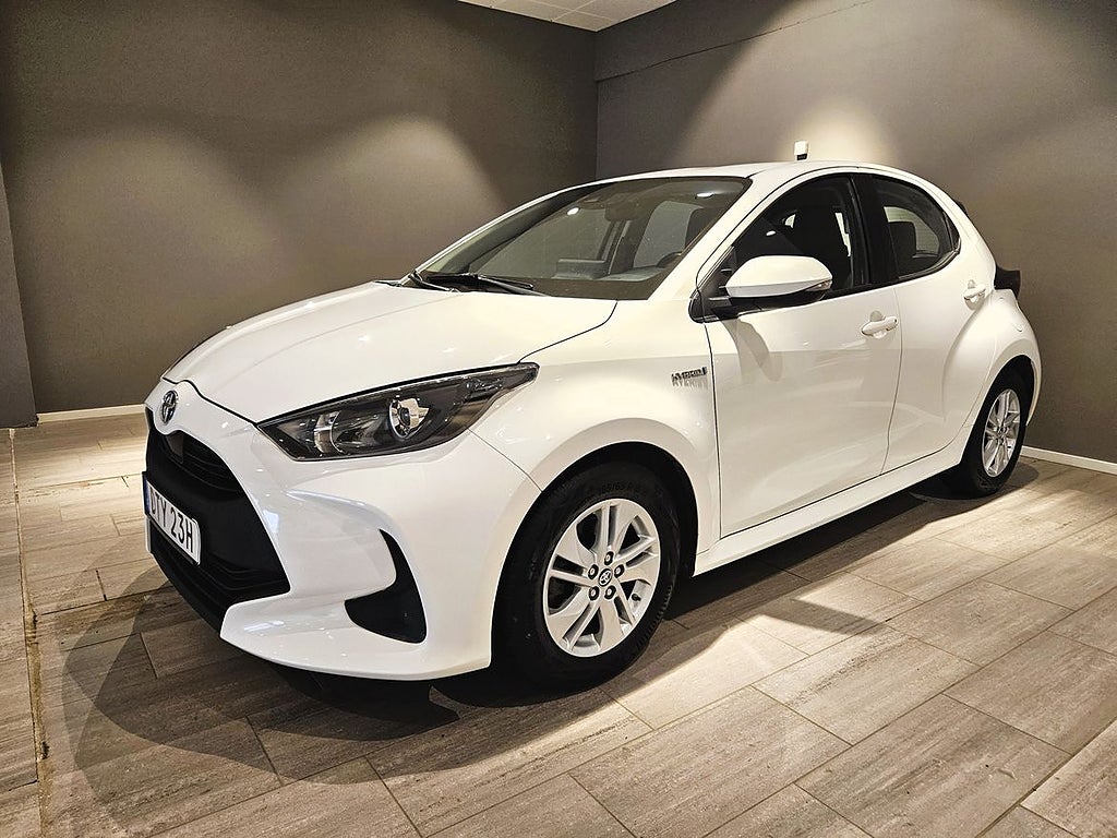 Toyota Yaris Hybrid CVT 116hk Active V-hjul Backkamera