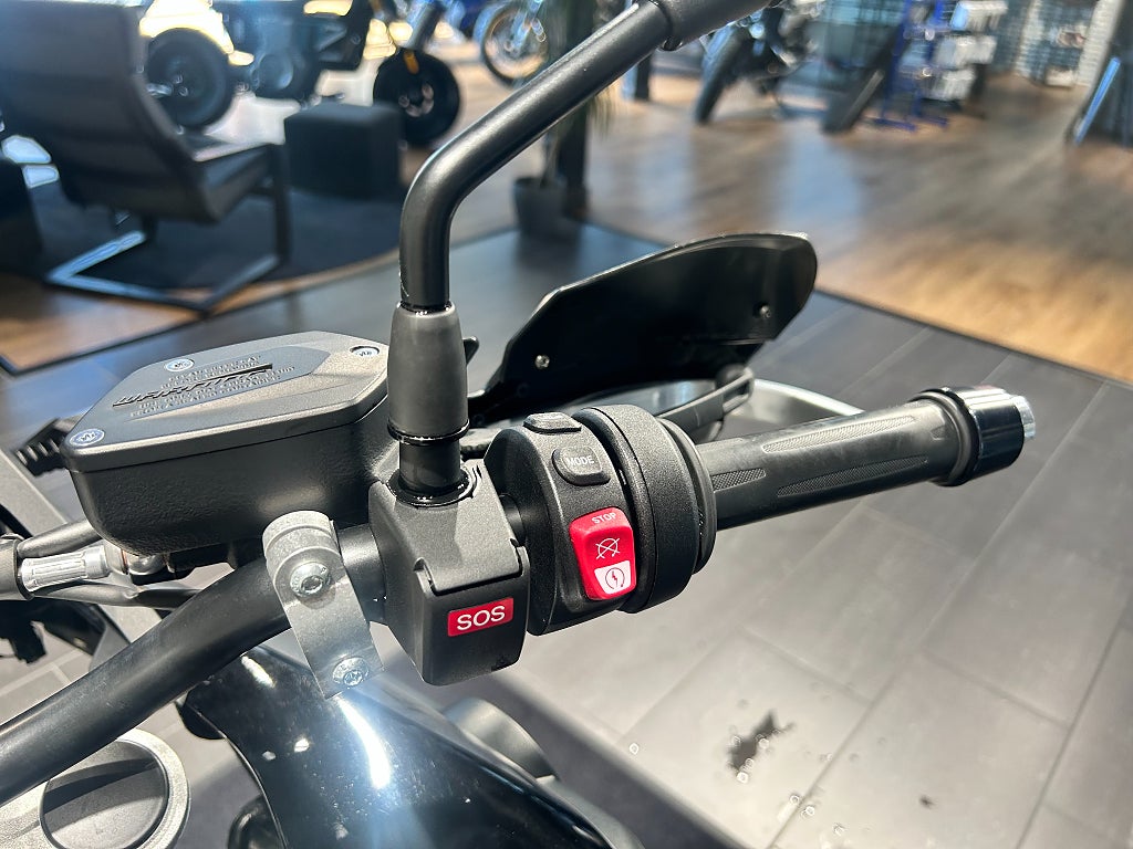 BMW F750GS /3,45%/Chassisänkt/Motorbågar/703 mil