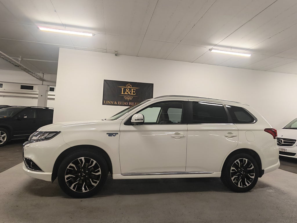 Mitsubishi Outlander PHEV CVT Business PLUG-IN 1ÅRGARANTI/TAKLUCKA/360kamera