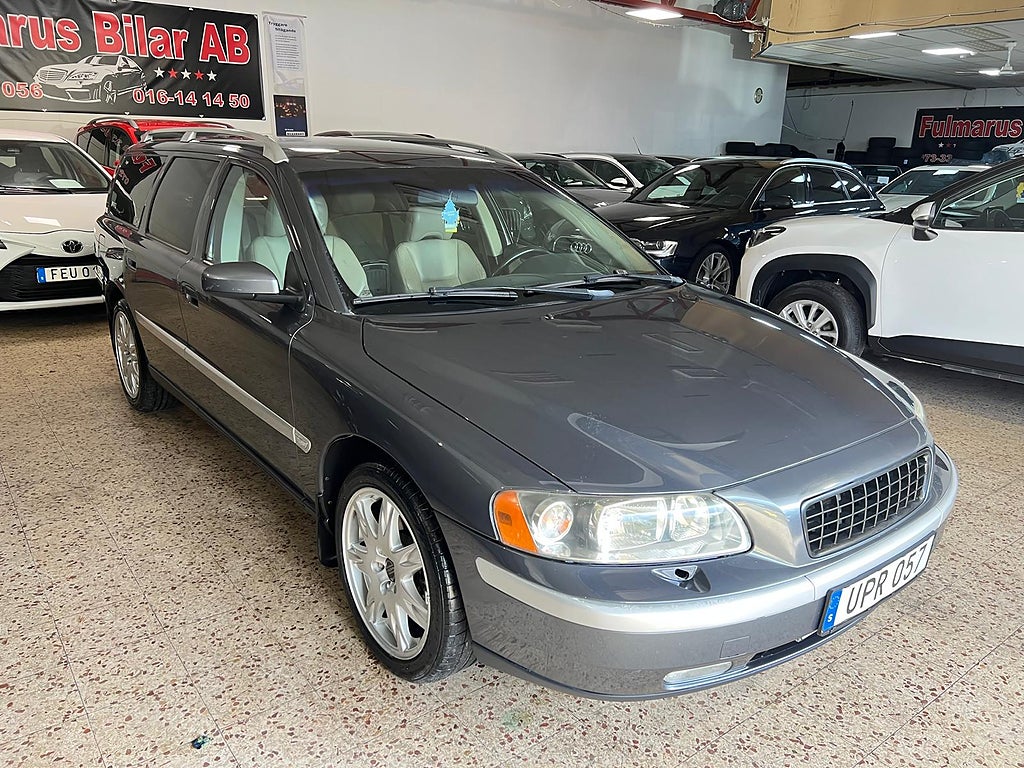 Volvo V70 2.5T Ny Servad & Besiktigad 