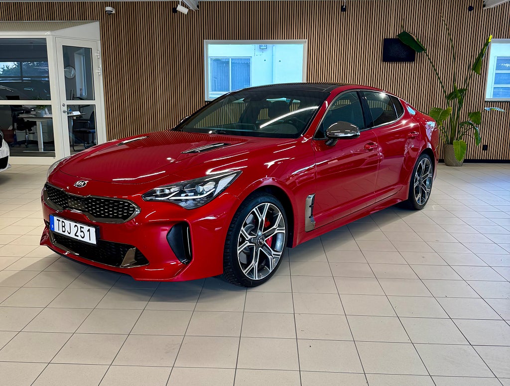 Kia Stinger GT AWD 3.3 V6 T-GDI AWD / Feritta avgas