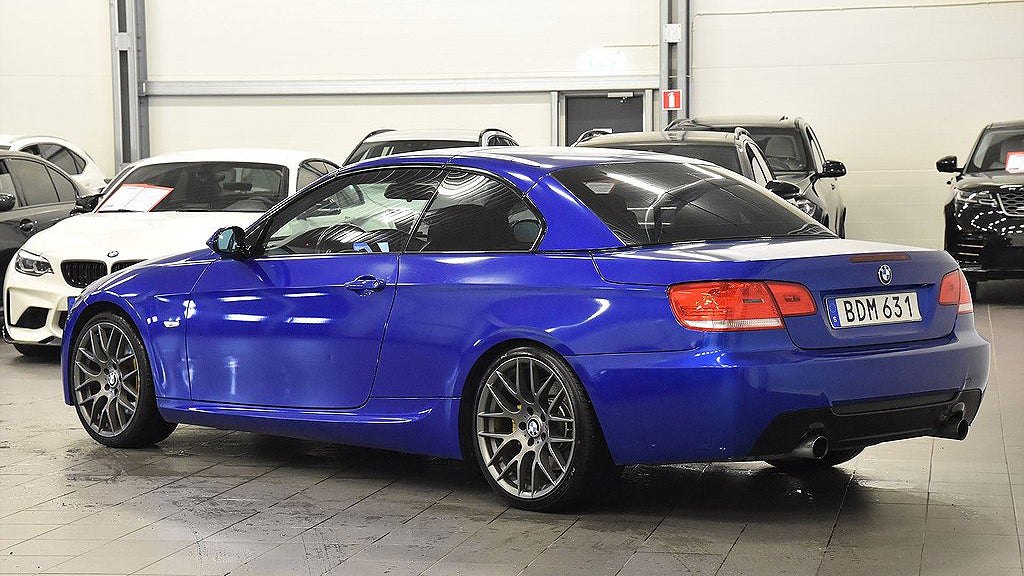 BMW 335i har M-Sportpaketet både in- och utvändigt. 