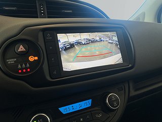 Toyota Yaris Hybrid Active S&V-hjul/Carplay/Kamera/M&K-värm