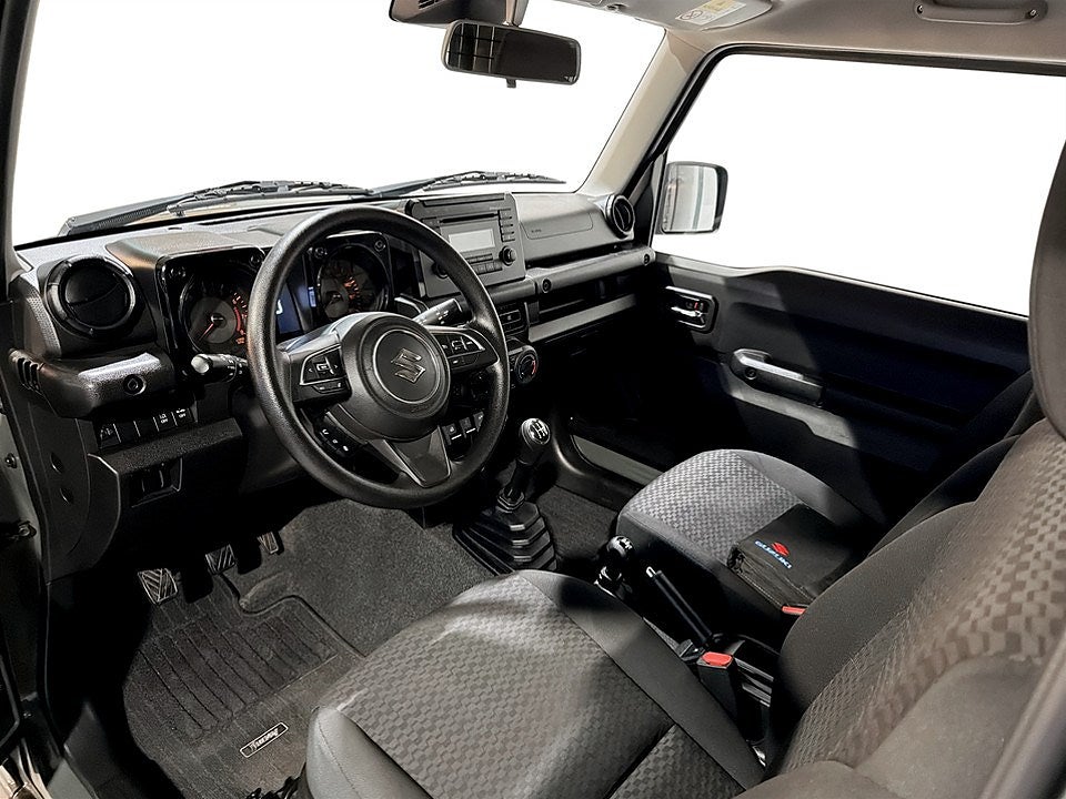 Bild på Suzuki Jimny Torakku 1.5 ALLGRIP 102hk 4WD - DRAG, NYSERVAD