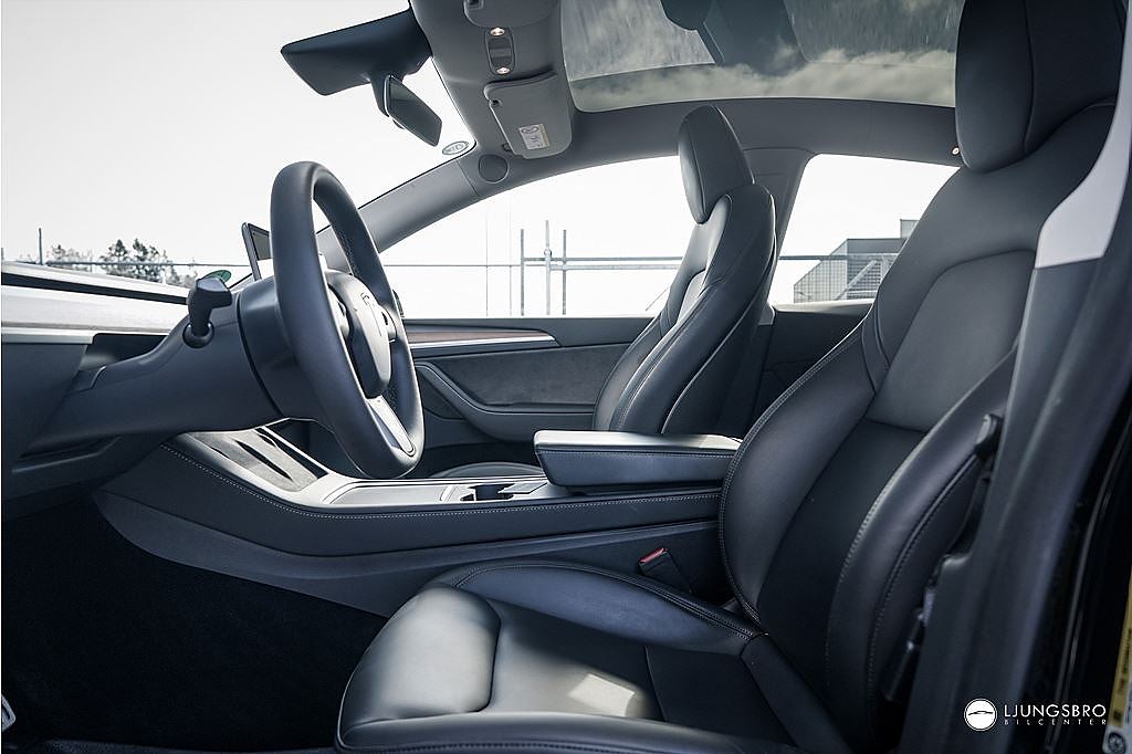 Tesla Model Y Performance 534hk / 1 Ägare / Dragkrok