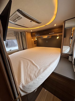 Husbil-integrerad Knaus Sun i 900 LX 177HK AUT Queensbed & exklusivt badrum! 18 av 28