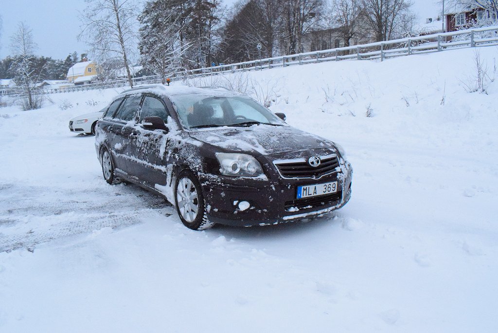 Toyota Avensis Kombi 1.8 VVT-i Ny Besiktad ua