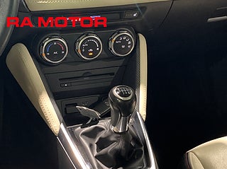 Halvkombi Mazda 2 12 av 24