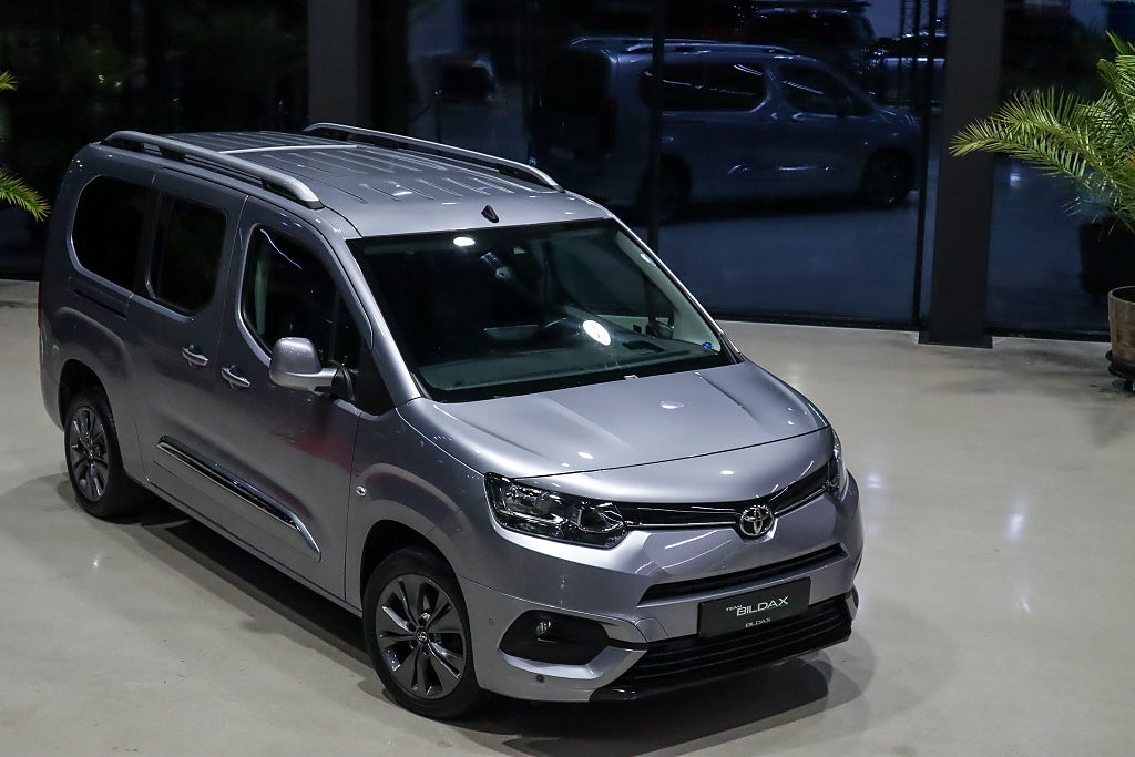 Toyota Proace City Verso 1.2 TURBO 130HK AUTOMAT KAMERA DRAG NAVI HUD 7-SITS 