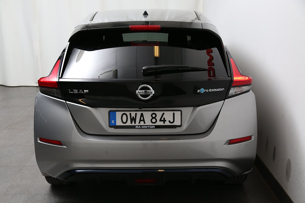Nissan Leaf 40 kWh N-Connecta 360° I Navi I Motorvärmare