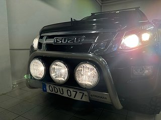 Isuzu D-Max Crew Cab 2.5 4WD Aut 163hk MOMS KÅPA SoV/MoK