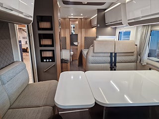 Husbil-halvintegrerad Adria MATRIX PLUS 670 SLT 14 av 27