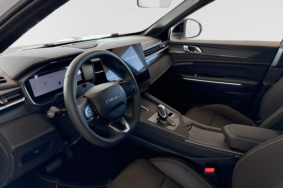 Lynk & Co 01 Core PHEV 2025, bild 6/10