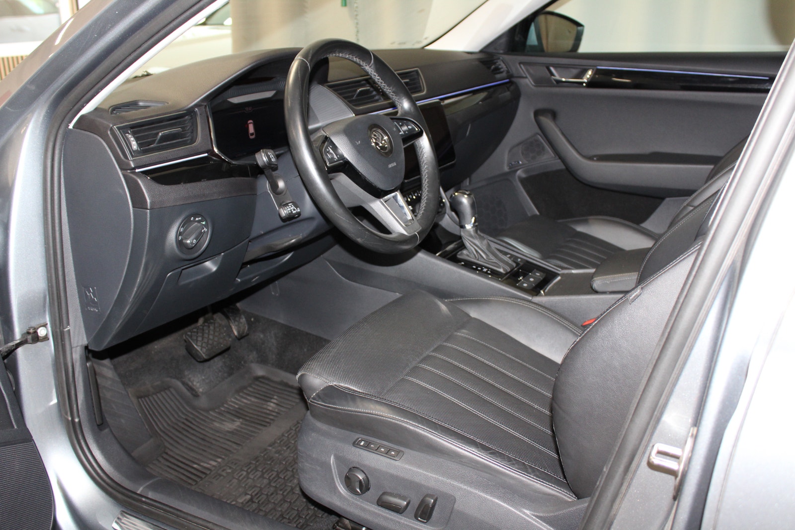 Skoda Superb 2.0 TDI 4x4 SCR Business Edition, L&K, Drag, Värmare 2019 - miniatyr 20