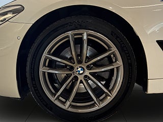BMW 520d xDrive Touring M Sport Backkamera Rattvärme – bild 14
