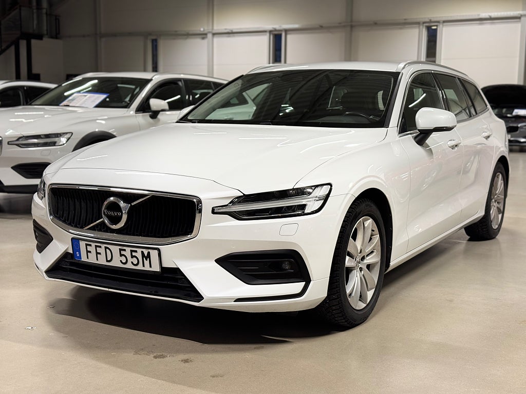 Volvo V60 D3 AUT VOC VÄRMARE V-HJUL DUBB NYSERVAD PERALWHITE