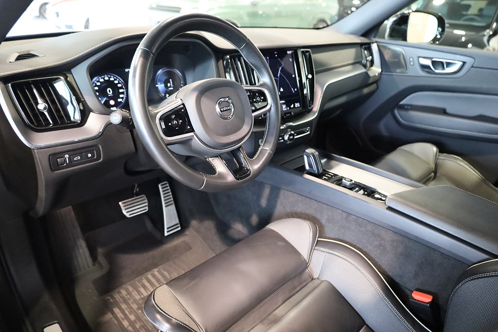 Volvo XC60 Recharge T6 AWD AUT R-Design Pano H&K Navi Kamera 2021