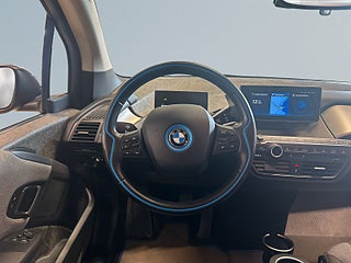 BMW i3 120Ah Comfort Advanced Pvärme Backkamera Navi S&V-däck – bild 9