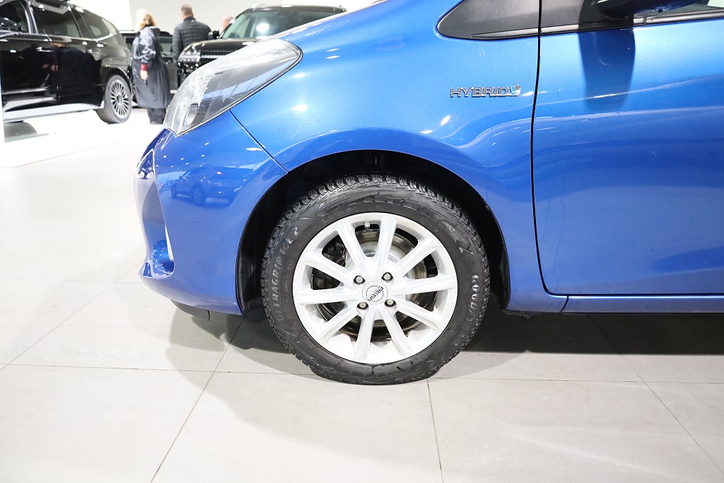 Toyota Yaris Hybrid e-CVT Active Navi Kamera Blåtand M-Värme 2015