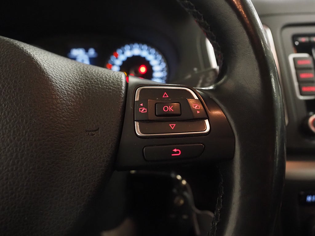 Volkswagen Sharan 7-sits 2.0 TDI 140hk Masters Dragkrok D-Värm Kamera 2015