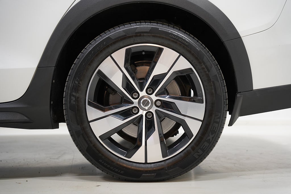 Volvo V60 Cross Country D4 AWD 190hk Momentum D-värm Drag VOC P-sens MOMS