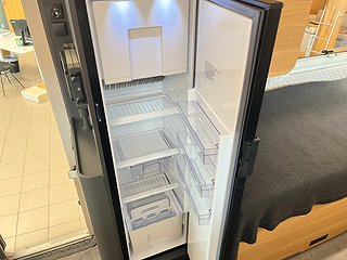 Husbil-halvintegrerad Adria CORAL 670 SLT PLUS 16 av 28