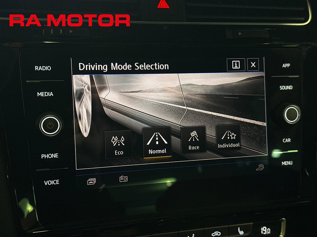 Volkswagen Golf R 2.0 TSI 4Motion 300hk | Pano | Dynaudio | Cockpit 2019