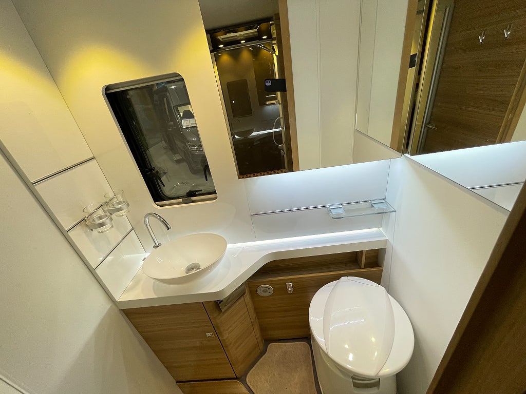 Adria Sonic Supreme 810 SC/Hyd-stöd/AC bodel/Solcell/Drag/Automat180hk - Adria