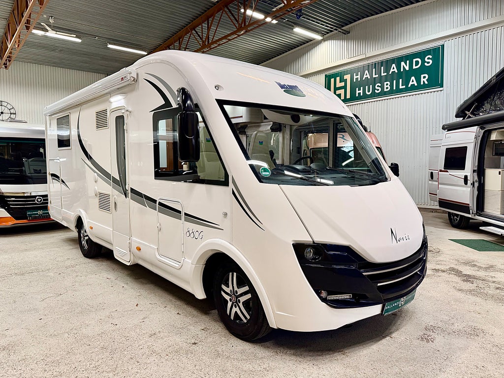 McLouis Nevis 880 4-bädd Solpanel AC x2 Lastvikt: 1000kg 150hk