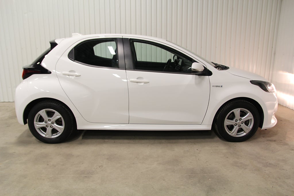 Toyota Yaris Hybrid CVT Active Facelift 2021 "SÅLD"