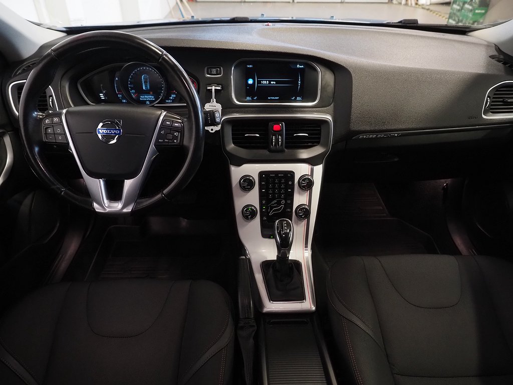 Volvo V40 Cross Country D3 Geartronic Momentum D-Värm P-Sen 2015