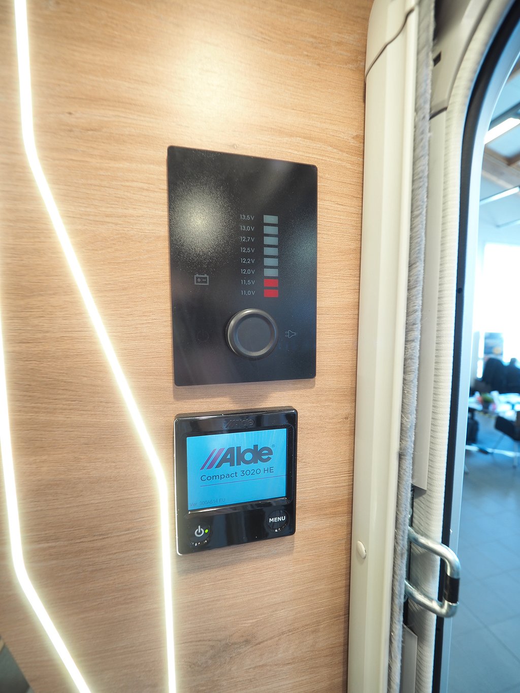 Knaus Südwind 650 UX 60 Year ALDE I Queenbed I 3,99% Ränta 2023