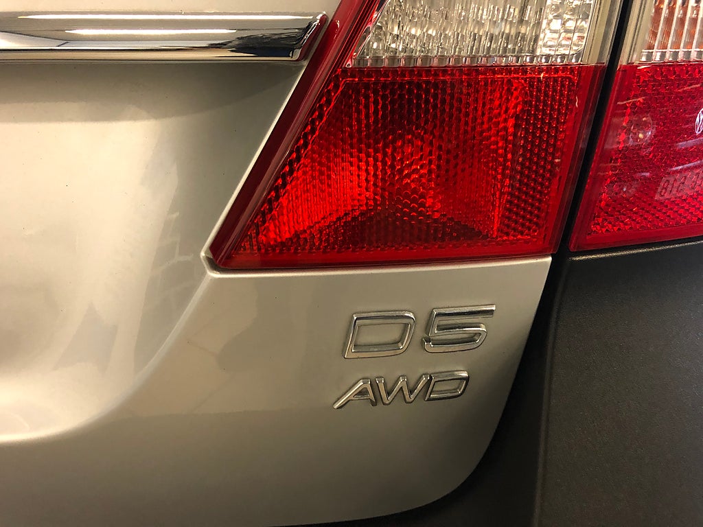 VOLVO XC70 D5 SUMMUM 205 ch BVA AWD - 1ERE MAIN - CUIR - ATTELAGE - 167500 KM