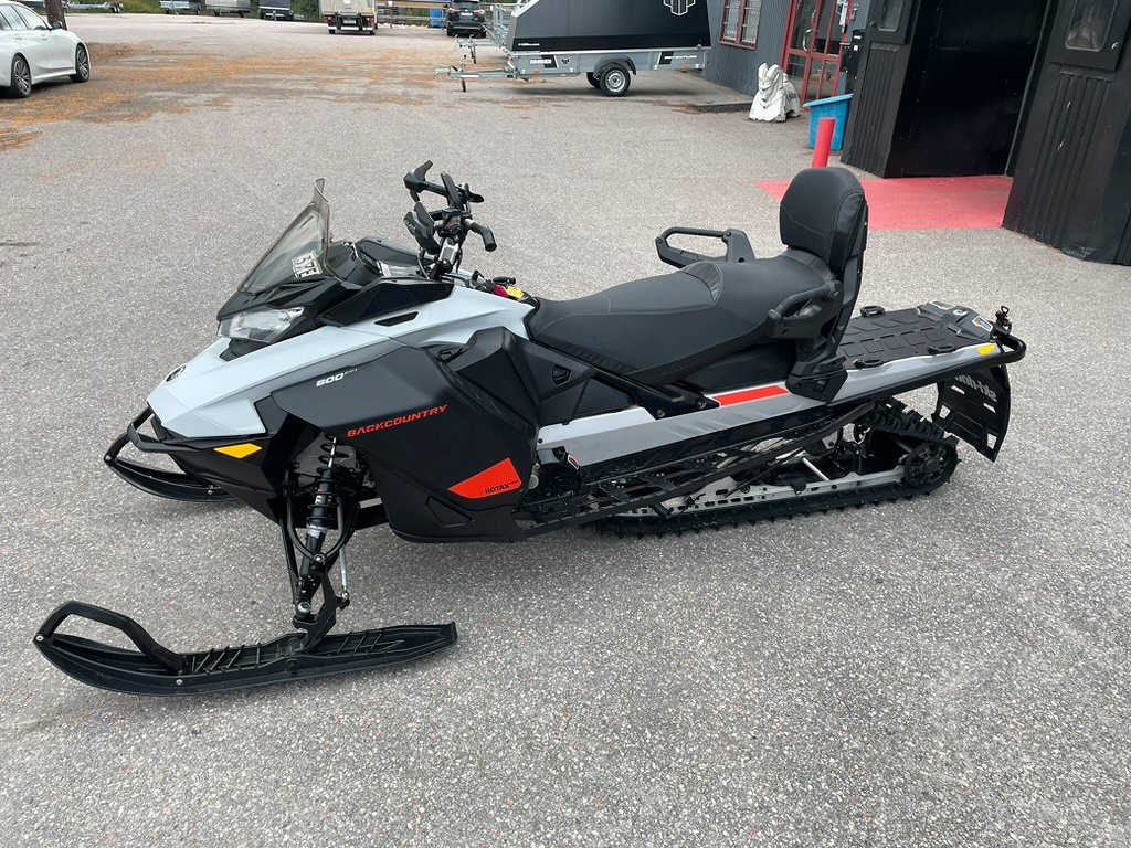 Ski-Doo Backcountry 146" 600 EFI -21 